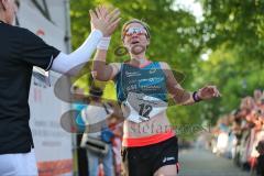 Halbmarathon Ingolstadt 2014 - Die Siegerin Tina Fischl aus Passau im Ziel