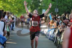 Halbmarathon Ingolstadt 2014 - Erschöpfung im Ziel, Emotionen