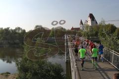 Halbmarathon Ingolstadt 2014 - Donausteg, hinten Neues Schloß