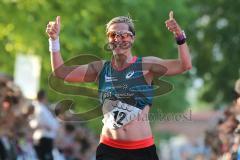 Halbmarathon Ingolstadt 2014 - Die Siegerin Tina Fischl aus Passau im Ziel