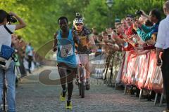 Halbmarathon Ingolstadt 2014 - Zieleinlauf Sieger Mitiku Soboka Tulu (8) aus Rosenheim