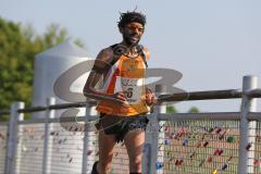 Halbmarathon Ingolstadt 2014 - Miguel Lenz auf dem Donausteg