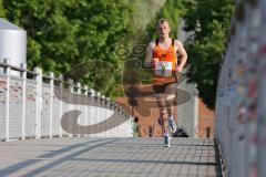 Halbmarathon Ingolstadt 2014 - (2) Hagen Brosius Zweiter am Donausteg