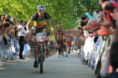 Halbmarathon Ingolstadt 2014 - Dritter (2681) Markus Stöhr und (3) Heiko Middelhof laufen ins Ziel