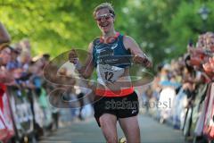 Halbmarathon Ingolstadt 2014 - Die Siegerin Tina Fischl aus Passau im Ziel