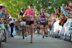 Halbmarathon Ingolstadt 2014 - Drittplatzierte Damen im Ziel 2573 Anita Hörmann