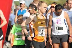 Halbmarathon Ingolstadt 2014 - Hagen Brosius (2) späterer Zweiter vor dem Start