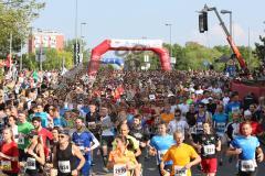 Halbmarathon Ingolstadt 2014 - Start Menschenmasse Donaubrücke