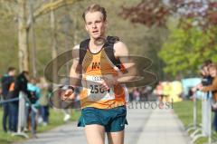 ODLO-Halbmarathon Ingolstadt 2017 - Läufer auf der Strecke - 3. Sieger Hagen Brosius #2564 vom MTV 1881 Ingolstadt - Foto: Marek Kowalski