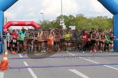 ODLO-Halbmarathon Ingolstadt 2017 - Start vom Halbmarathon auf der Donaubrücke - Markus Stöhr #1308 Positiv Fitness - Kristin Möller #13 SC Delphin Ingolstadt - Joel Maina Mwangi #2 - Hillary Kiptum maiyo Kimaiyo #1 - Foto: Marek Kowalski