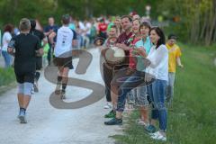 ODLO - Halbmarathon 2018 - Läufer auf der Strecke am Damm - Fans - Foto: Jürgen Meyer