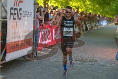 ODLO - Halbmarathon 2018 - Martin Stöhr Positiv Fitness als 1. Sieger mit einer Zeit von 1:11:39 sek - jubel - Foto: Jürgen Meyer