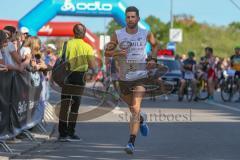 ODLO - Halbmarathon 2018 - Sebastian Mahr Positiv Fitness vor dem Start beim warm laufen - Foto: Jürgen Meyer