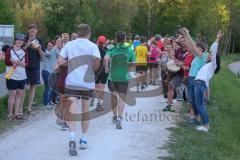 ODLO - Halbmarathon 2018 - Läufer auf der Strecke am Damm - Fans - Foto: Jürgen Meyer