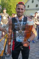 ODLO - Halbmarathon 2018 - Martin Stöhr Positiv Fitness als 1. Sieger mit einer Zeit von 1:11:39 sek - jubel - Foto: Jürgen Meyer