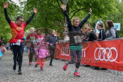 ODLO - Halbmarathon Ingolstadt 2019 - Läufer auf der Strecke - Jubel - Foto: Jürgen Meyer