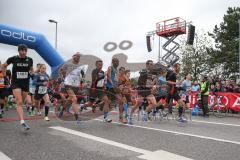 ODLO - Halbmarathon Ingolstadt 2019 - Die Topläufer am Start - Kristin Liepold #11 - #3 Sebastian Mahr - #1 Markus Stöhr - #4 Burka Kedir - #2 Mathias Ewender - Foto: Jürgen Meyer