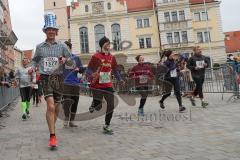 ODLO - Halbmarathon Ingolstadt 2019 - Läufer auf der Strecke - Rathausplatz - Foto: Jürgen Meyer