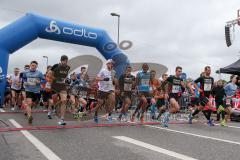 ODLO - Halbmarathon Ingolstadt 2019 - Die Topläufer am Start - Kristin Liepold #11 - #3 Sebastian Mahr - #1 Markus Stöhr - #4 Burka Kedir - #2 Mathias Ewender - Foto: Jürgen Meyer