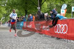 ODLO - Halbmarathon Ingolstadt 2019 - Erster Sieger Endisu Getachew Nürnberg - Zeit 1:11:31 - Foto: Jürgen Meyer