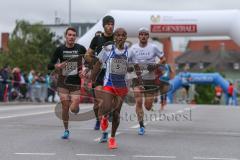 ODLO - Halbmarathon Ingolstadt 2019 - Die Führungsläufer auf der Donaubrücke in Richtung Klenzepark - Endisu Getachew Nürnberg rote Hose - Sebastian Mahr weiss #3 - Foto: Jürgen Meyer