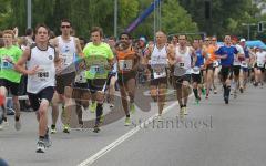 Halbmarathon Ingolstadt 2011 - Christian Dirscherl und rechts hinten Miguel Lenz