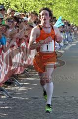 Halbmarathon 2012 Ingolstadt Foto: Jürgen Meyer
Heiko Middellhoff als 3. Sieger im Ziel