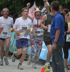 Halbmarathon Ingolstadt 2011 - Engländer James mit Krone