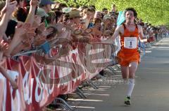 Halbmarathon 2012 Ingolstadt Foto: Jürgen Meyer
Heiko Middellhoff als 3. Sieger im Ziel