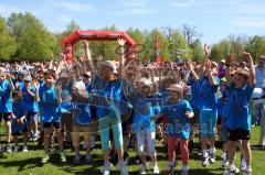 Halbmarathon 2012 Ingolstadt Foto: Jürgen Meyer
Running Kids beim aufwärmen