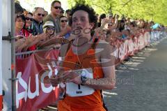 Halbmarathon 2012 Ingolstadt Foto: Jürgen Meyer
Heiko Middellhoff als 3. Sieger im Ziel