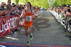 Halbmarathon 2012 Ingolstadt Foto: Jürgen Meyer
Heiko Middellhoff als 3. Sieger im Ziel