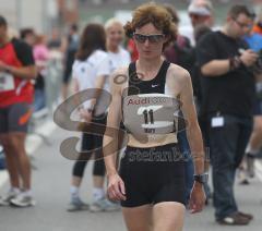 Halbmarathon Ingolstadt 2011 - 1. Platz - Mary Oleary vor dem Start