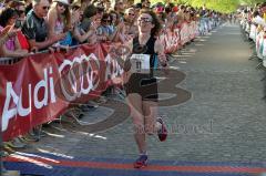 Halbmarathon 2012 Ingolstadt Foto: Jürgen Meyer
Mary Oleary kommt als 2. Siegerin ins Ziel