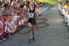 Halbmarathon 2012 Ingolstadt Foto: Jürgen Meyer
Mary Oleary kommt als 2. Siegerin ins Ziel