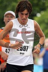 Halbmarathon Ingolstadt 2011 - Birgit Nixdorf abgekämpft im Ziel