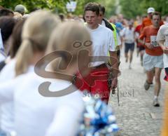 Halbmarathon Ingolstadt 2009 - Krankentransport auf der Zielgeraden