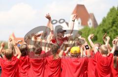 Halbmarathon Ingolstadt 2009 - KidsRun 2009 - Der Anheizer und alle springen mit