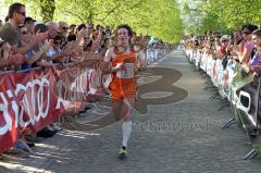 Halbmarathon 2012 Ingolstadt Foto: Jürgen Meyer
Heiko Middellhoff als 3. Sieger im Ziel