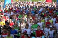 Halbmarathon 2012 Ingolstadt Foto: Jürgen Meyer
Start vom Halbmarathon 2012