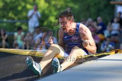 Leichtathletik - Hochsprung MeetIN Ingolstadt - 1 . Dominik Gaul (VfL Sindelfingen) der spätere Sieger über 5,65, Jubel Sieg