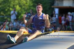 Leichtathletik - Hochsprung MeetIN Ingolstadt - 1 . Dominik Gaul (VfL Sindelfingen) der spätere Sieger über 5,65, Jubel Sieg