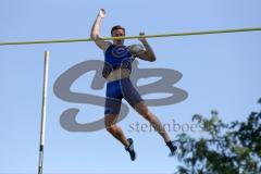 Leichtathletik - Hochsprung MeetIN Ingolstadt - 1 . Dominik Gaul (VfL Sindelfingen) der spätere Sieger über 5,65, Jubel Sieg