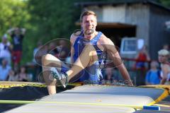 Leichtathletik - Hochsprung MeetIN Ingolstadt - 1 . Dominik Gaul (VfL Sindelfingen) der spätere Sieger über 5,65, Jubel Sieg