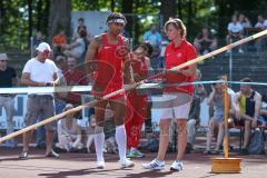 MTV MEET-IN - Stabhochsprung -  Foto: Jürgen Meyer - Christine Adams - Leitende DLV-Bundestrainerin Stabhochsprung gibt Anweisungen - Lita Baehre Bo Kanda TSV Bayer 04 Leverkusen -