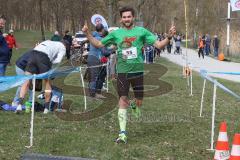 Schanzer Seelauf 2019 - Von Stelzer Christopher #55 Sport IN Lauftreff - 3. Sieger mit einer Zeit von 0:37:04.06 beim Zieleinlauf - Foto: Jürgen Meyer