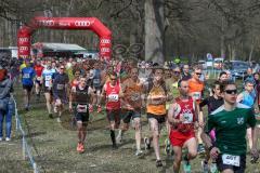 Schanzer Seelauf 2019 - Start zum Schanzer Seelauf - Läufer beim Start - Foto: Jürgen Meyer