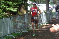 Triathlon Ingolstadt 2013 am Baggersee - Olympische Distanz Horst Reichel führt vorne an