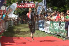 Triathlon Ingolstadt 2013 am Baggersee - Olympische Distanz Horst Reichel kommt aus dem Wasser