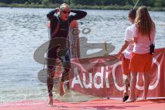 Triathlon Ingolstadt 2013 am Baggersee - Olympische Distanz Horst Reichel kommt aus dem Wasser